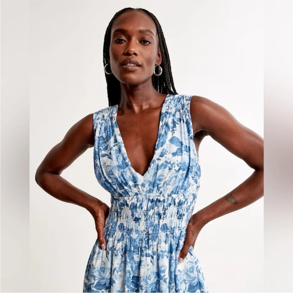 Abercrombie & Fitch Blue Floral Crinkle Maxi Dress NWT Small Petite 159-591-4465